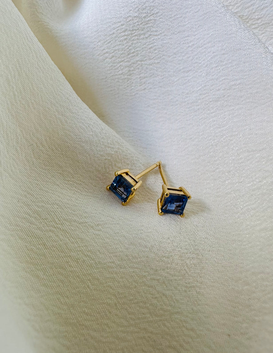 18ct White Gold Sapphire Earring Studs
