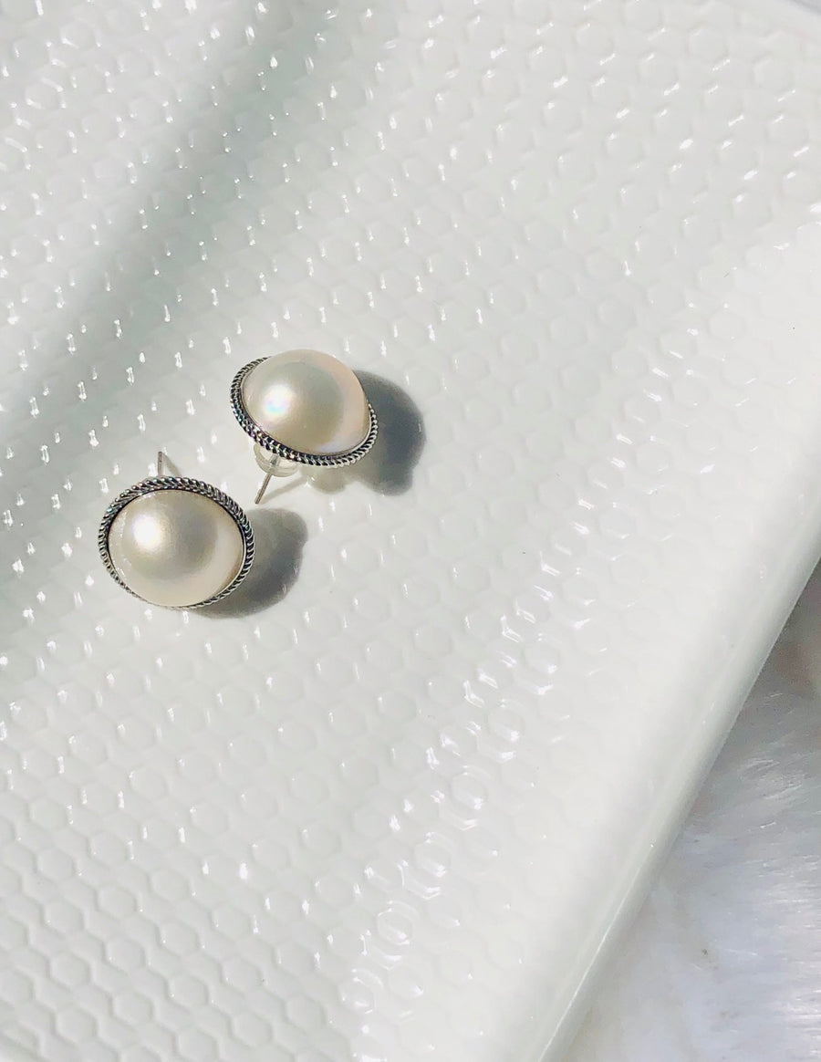 14ct White Gold 15-16mm Mabe Pearl Earring Studs