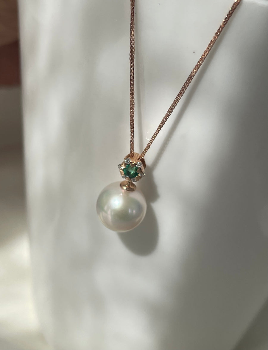 8-8.5 Akoya Pearl 18ct Rose Gold Emerald Pendant