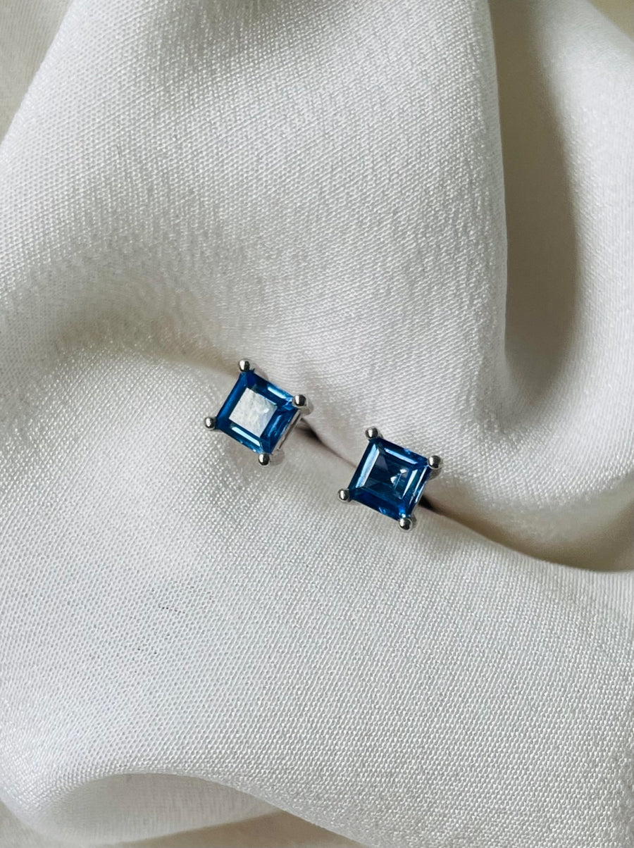 18ct White Gold Sapphire Earring Studs