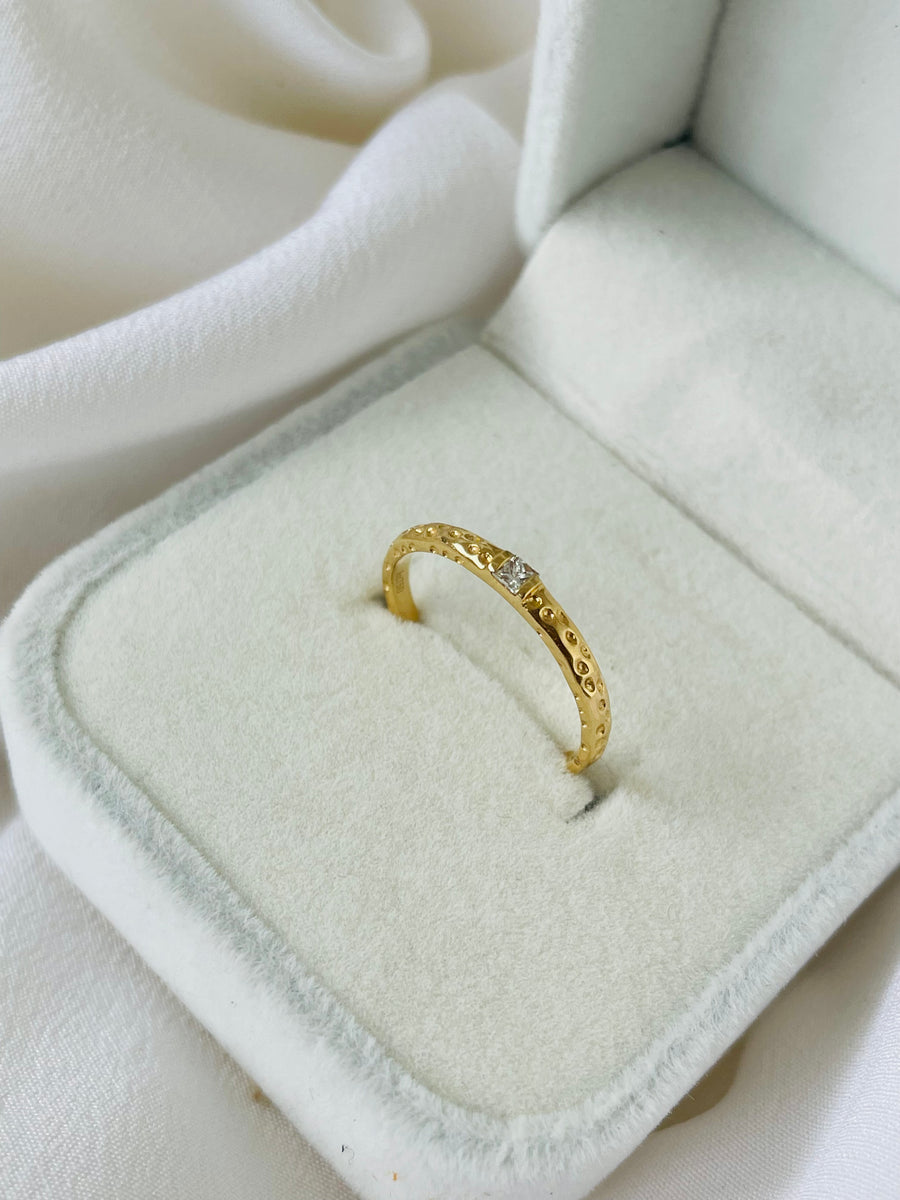 Luna - 18ct Yellow Gold Diamond Ring