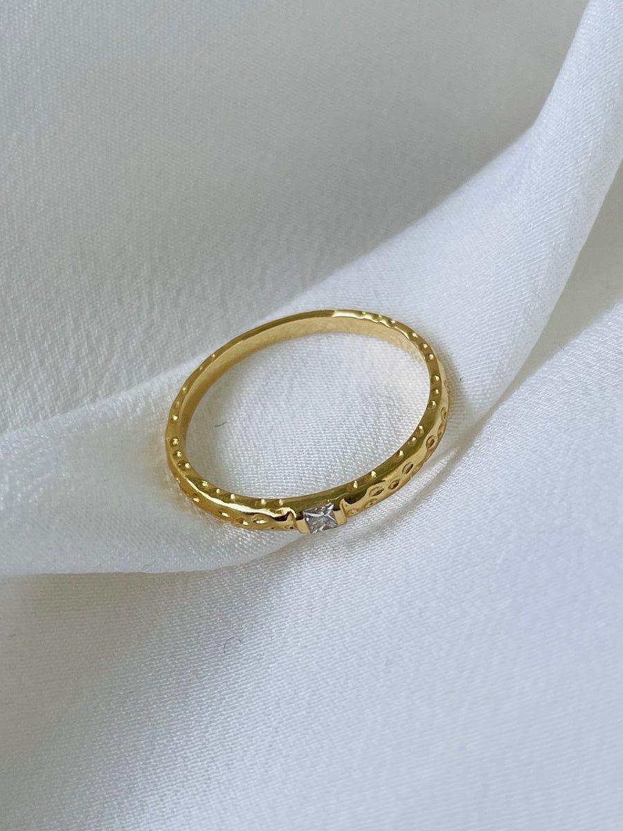 Luna - 18ct Yellow Gold Diamond Ring