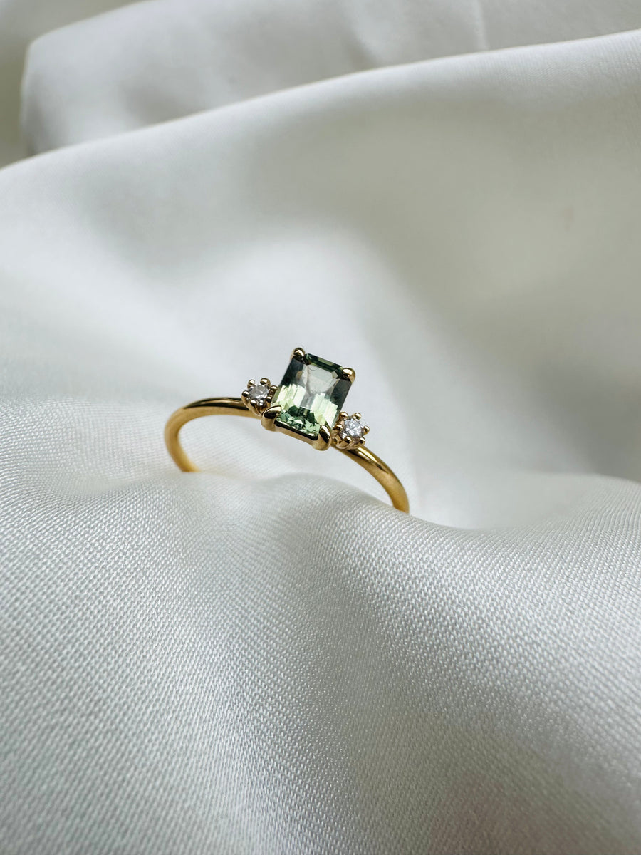 Azusa - 18ct Yellow Gold Mint Green Sapphire Ring