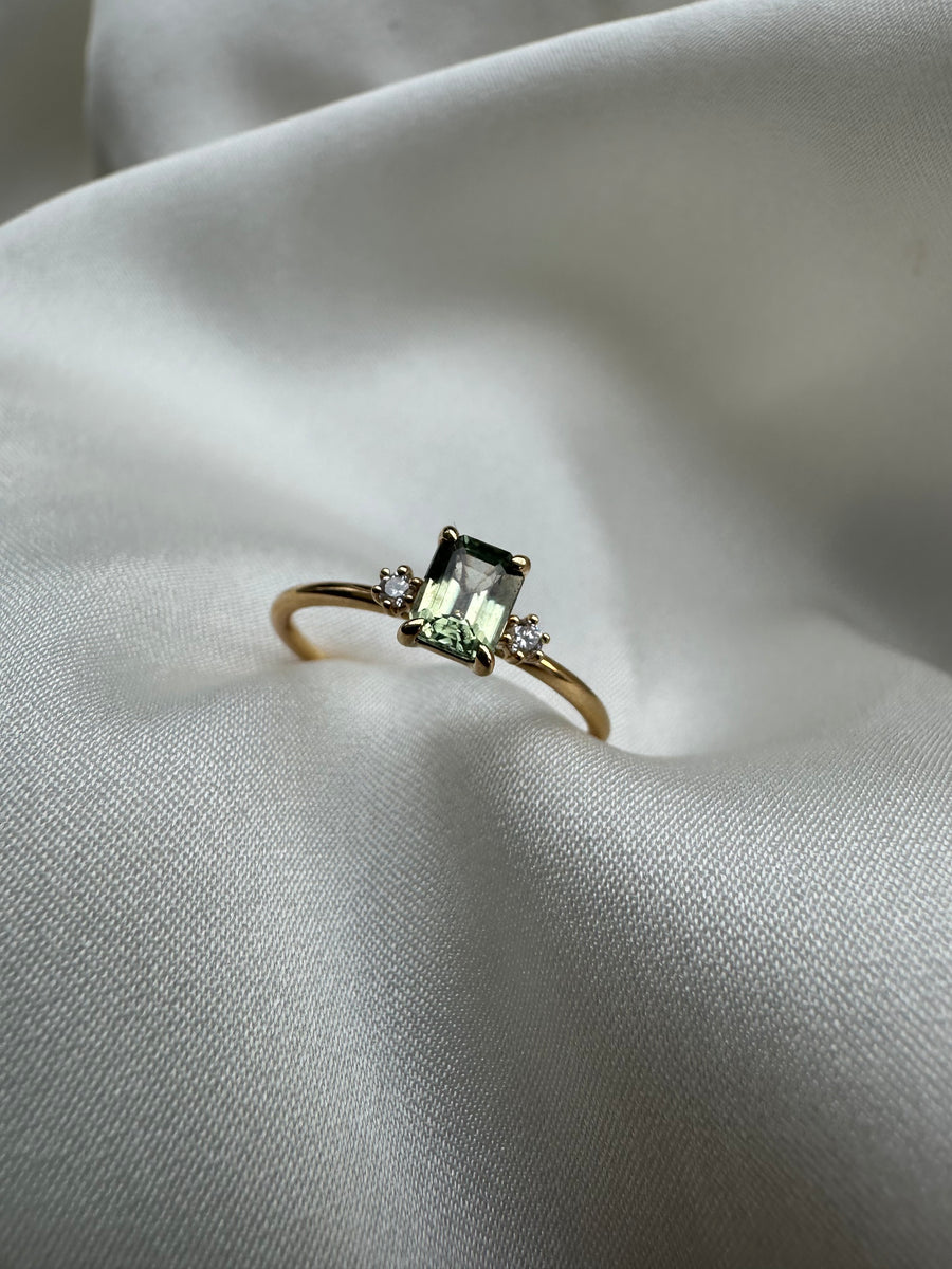 Azusa - 18ct Yellow Gold Mint Green Sapphire Ring