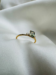 Azusa - 18ct Yellow Gold Mint Green Sapphire Ring