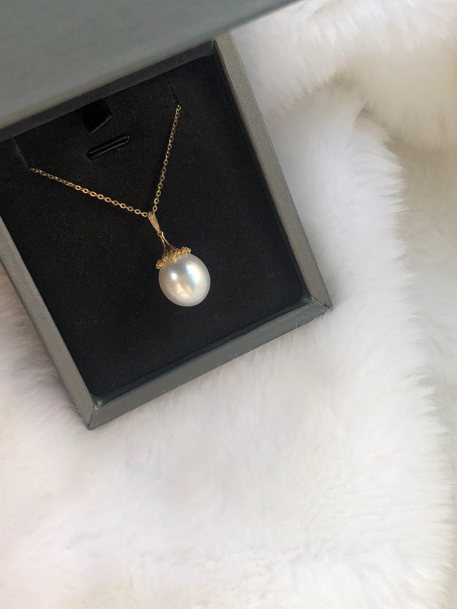 White South Sea Pearl Diamond Pendant, 18ct Yellow Gold