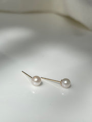 Single 18ct yellow gold 5-5.5mm Japanese Akoya Pearl Earring Stud