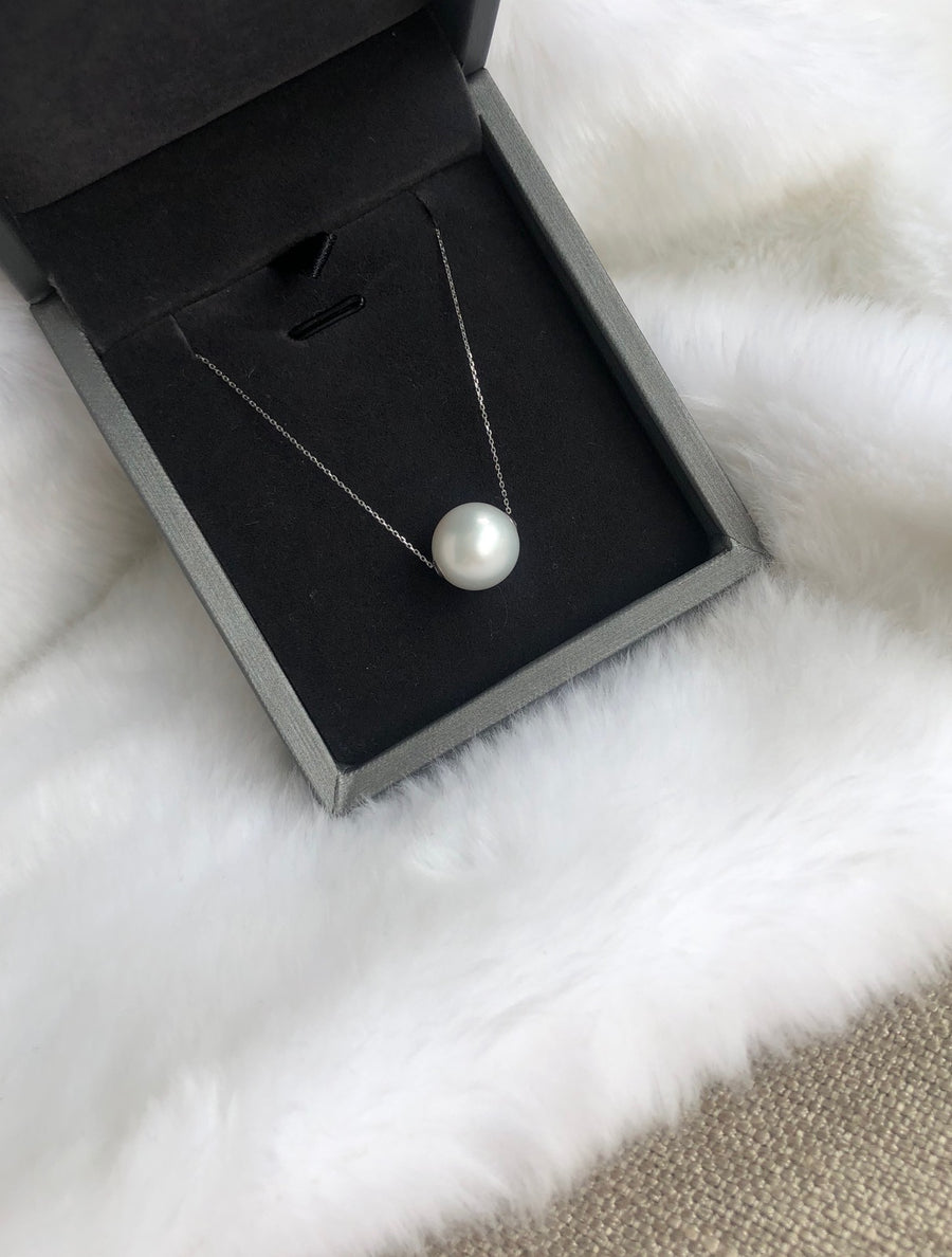 18ct White Gold  White South Sea Pearl Floating Necklace