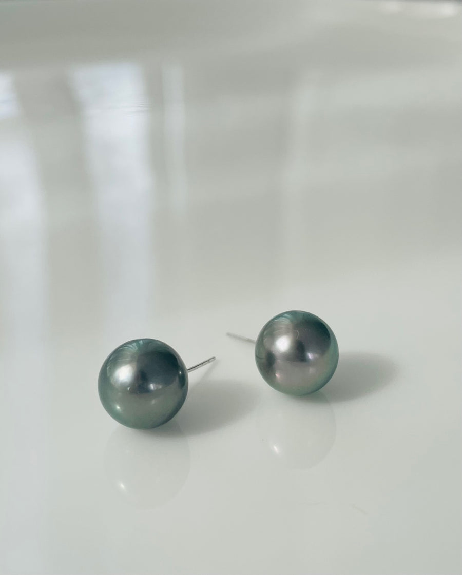 Single 8-8.5mm Tahitian Pearl 18ct gold earring stud