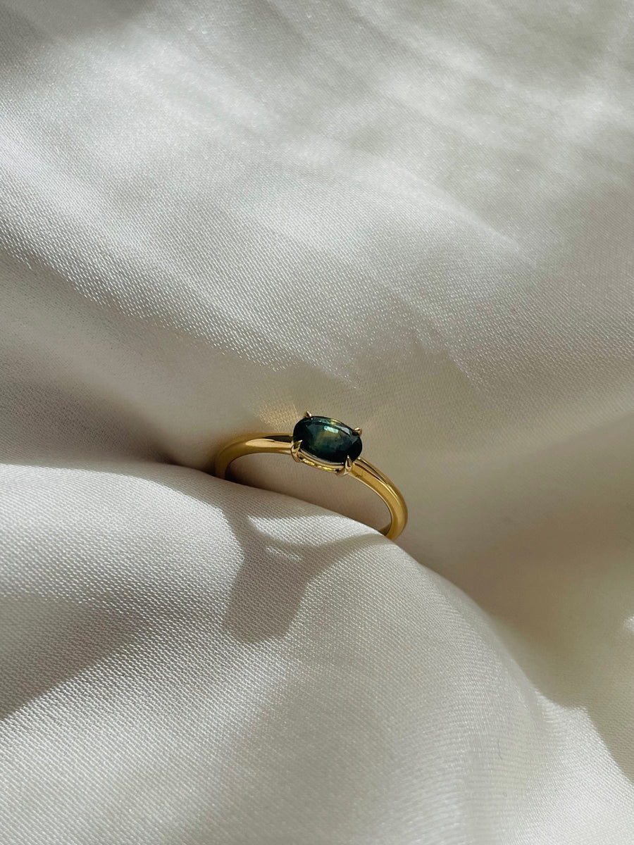 Midori - Yellow Gold Dark Green Sapphire ring